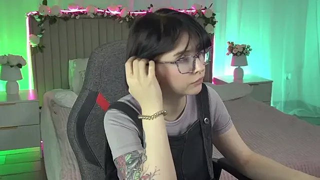 ElenaSomerhalder from StripChat is Freechat