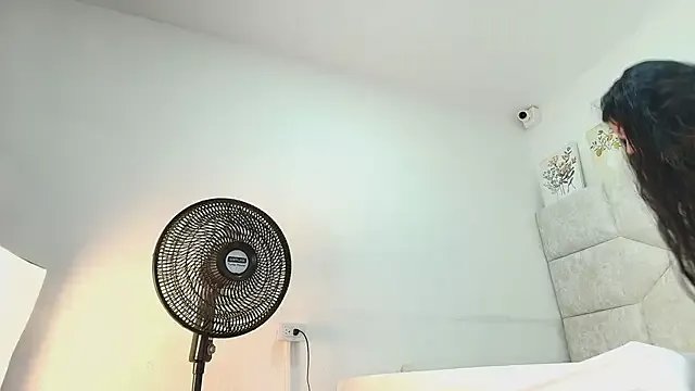 Freechat elizawiliamst on StripChat