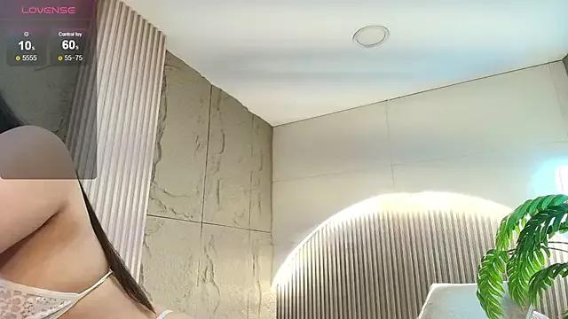 ella_r from StripChat