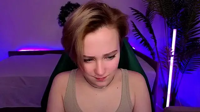 Ellie_Heavenly from StripChat is Freechat