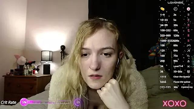EllieeRose from StripChat