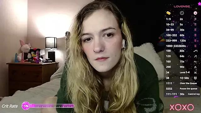 EllieeRose from StripChat