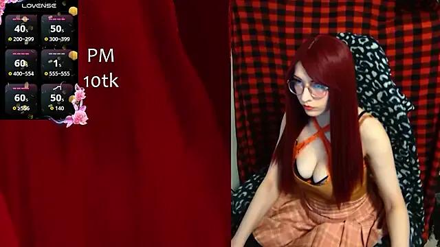 ElliMoor from StripChat is Freechat