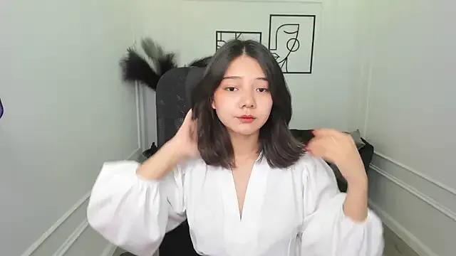 ElliVensda from StripChat is Freechat