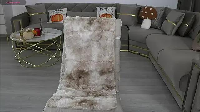 Ellyxxxelly from StripChat is Freechat