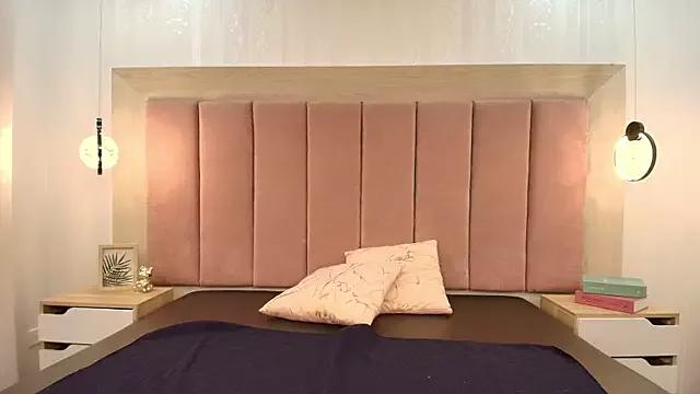 Emilia_Bons from StripChat is Freechat