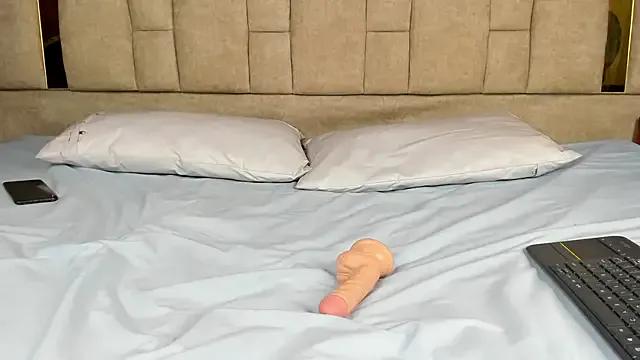 Emiliano_Reyes from StripChat is Freechat