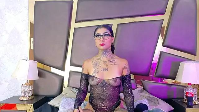EmilieLake from StripChat is Freechat