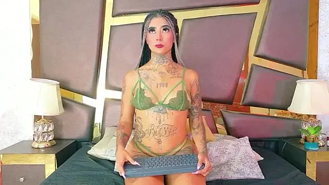 Freechat EmilieLake on StripChat