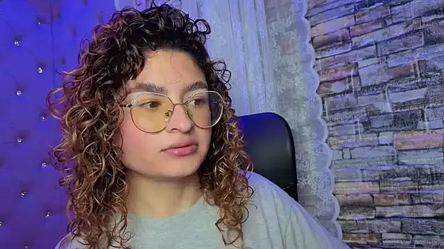 EmiliRouse_ from StripChat is Freechat