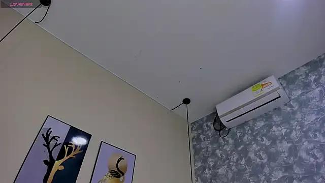 EmillyHarper_ from StripChat is Freechat