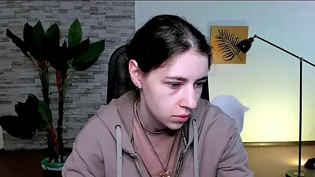 EmilyJar from StripChat is Freechat