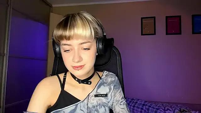 EmilySkyline from StripChat is Freechat