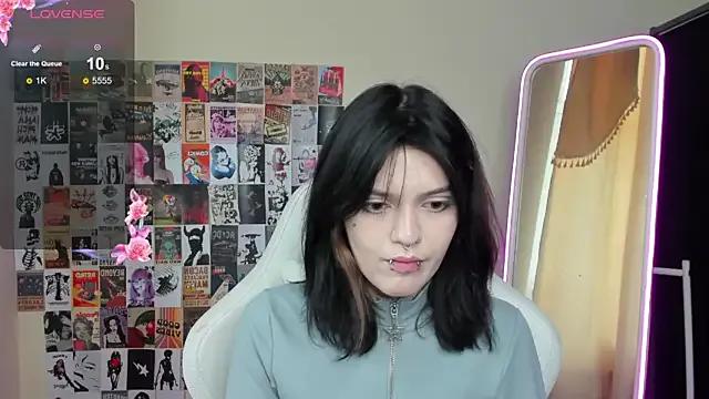 EmmaDarkk from StripChat is Freechat