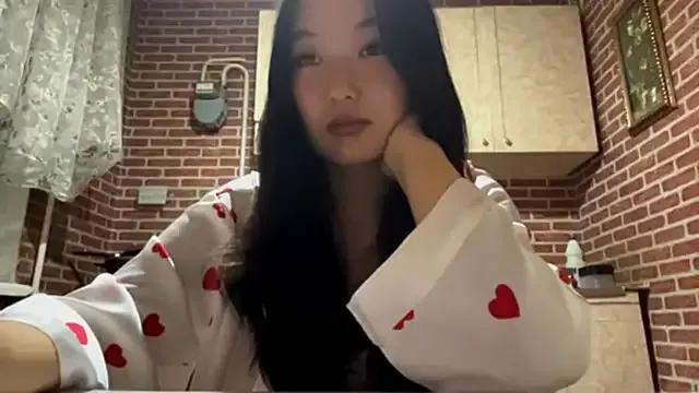 EmmaLeexth from StripChat is Freechat