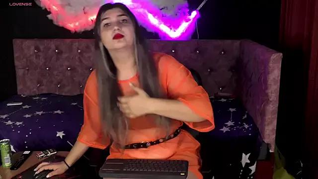 EmmaLuce from StripChat is Freechat