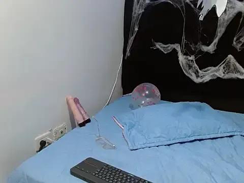 EmmaTower from StripChat