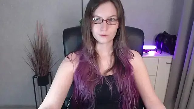 Freechat emmaxDelight on StripChat