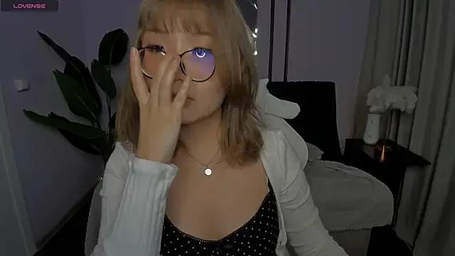 Try girls webcam shows. Sweet cute Free Performers.