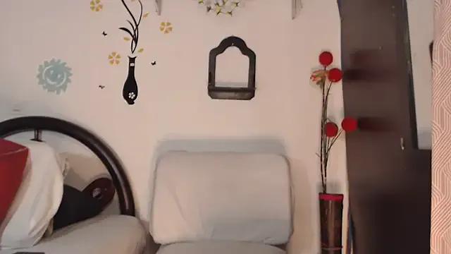 Estefani_32 from StripChat