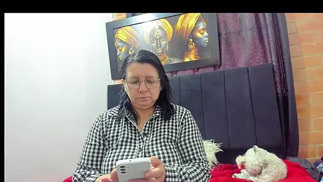 Evaaross_2345 from StripChat