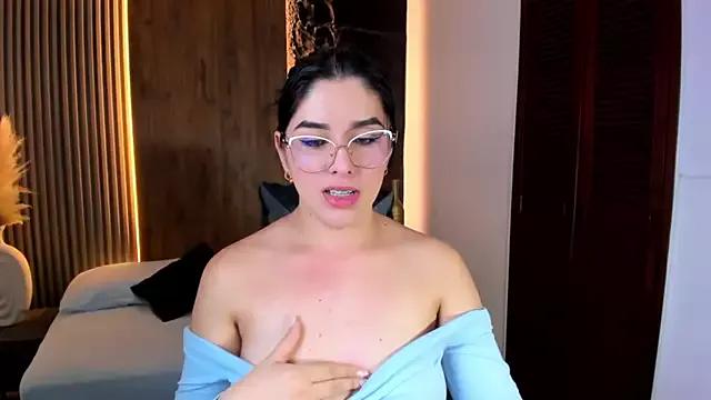 evelin_lopezz from StripChat is Freechat