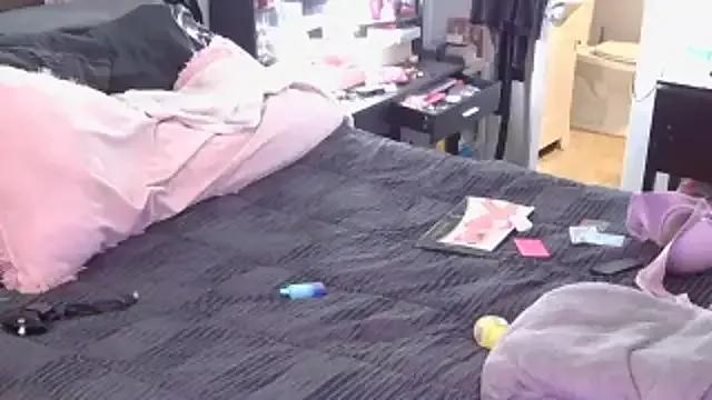 exxxtrasmall from StripChat is Freechat