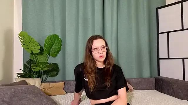 FabiolaCowing from StripChat is Freechat