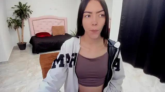 fox_valerie from StripChat is Freechat