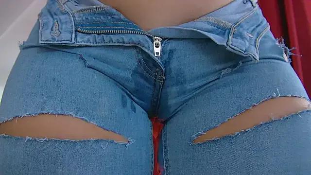 Freechat Foxxxy_MILF on StripChat