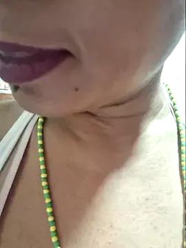 gatadeojosclaros from StripChat