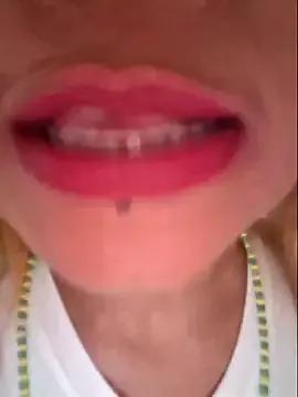 gatadeojosclaros from StripChat