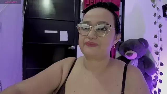 Gia_Nahomi from StripChat