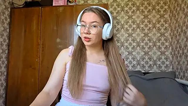 Glossy_Kissa from StripChat is Freechat