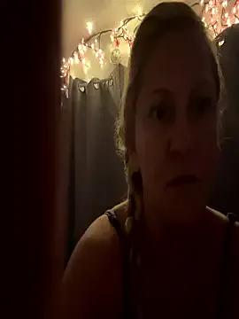 Goldenndoll from StripChat is Freechat