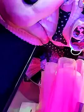 gurlnips from StripChat is Freechat