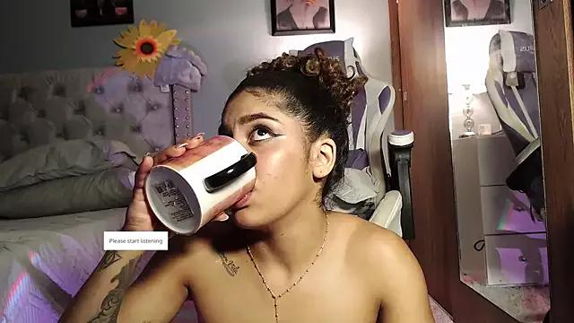 Hanna-Chris from StripChat is Freechat