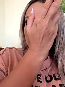 hannacandii from StripChat is Freechat