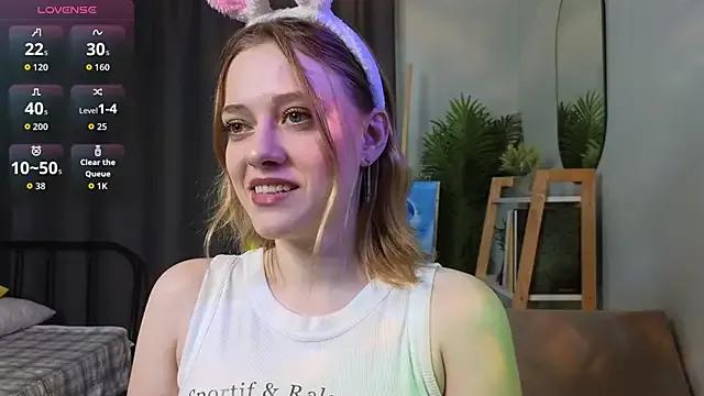 HollieCollelo from StripChat is Freechat