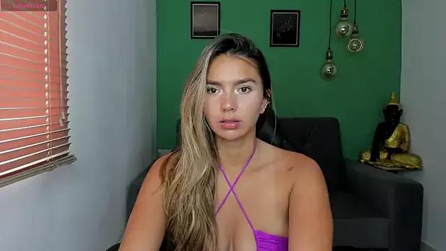 holly1_ from StripChat