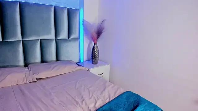 HollyPeach from StripChat is Freechat