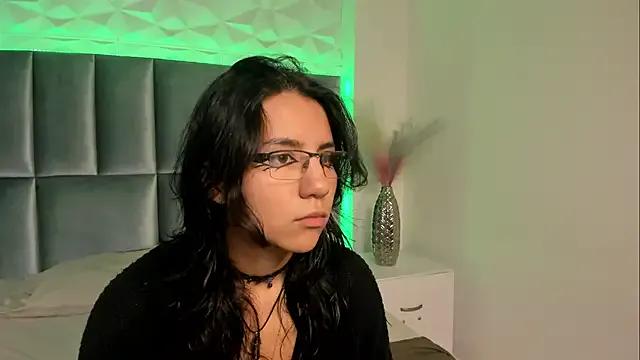 HollyPeach from StripChat is Freechat