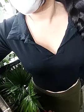 HoneyFaceless from StripChat is Freechat