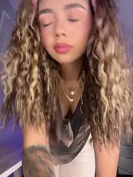 HoneyMollyX from StripChat is Freechat