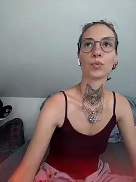 HoneySquirrel from StripChat is Freechat