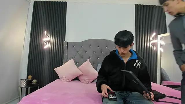 hoot_booys_ from StripChat is Freechat