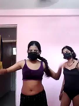 Hot-komall from StripChat is Freechat