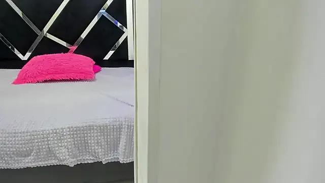 Iisabella_noa from StripChat