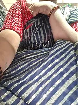 Freechat indianhotwife639 on StripChat