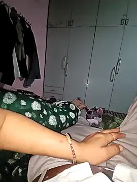 Freechat indianhotwife639 on StripChat